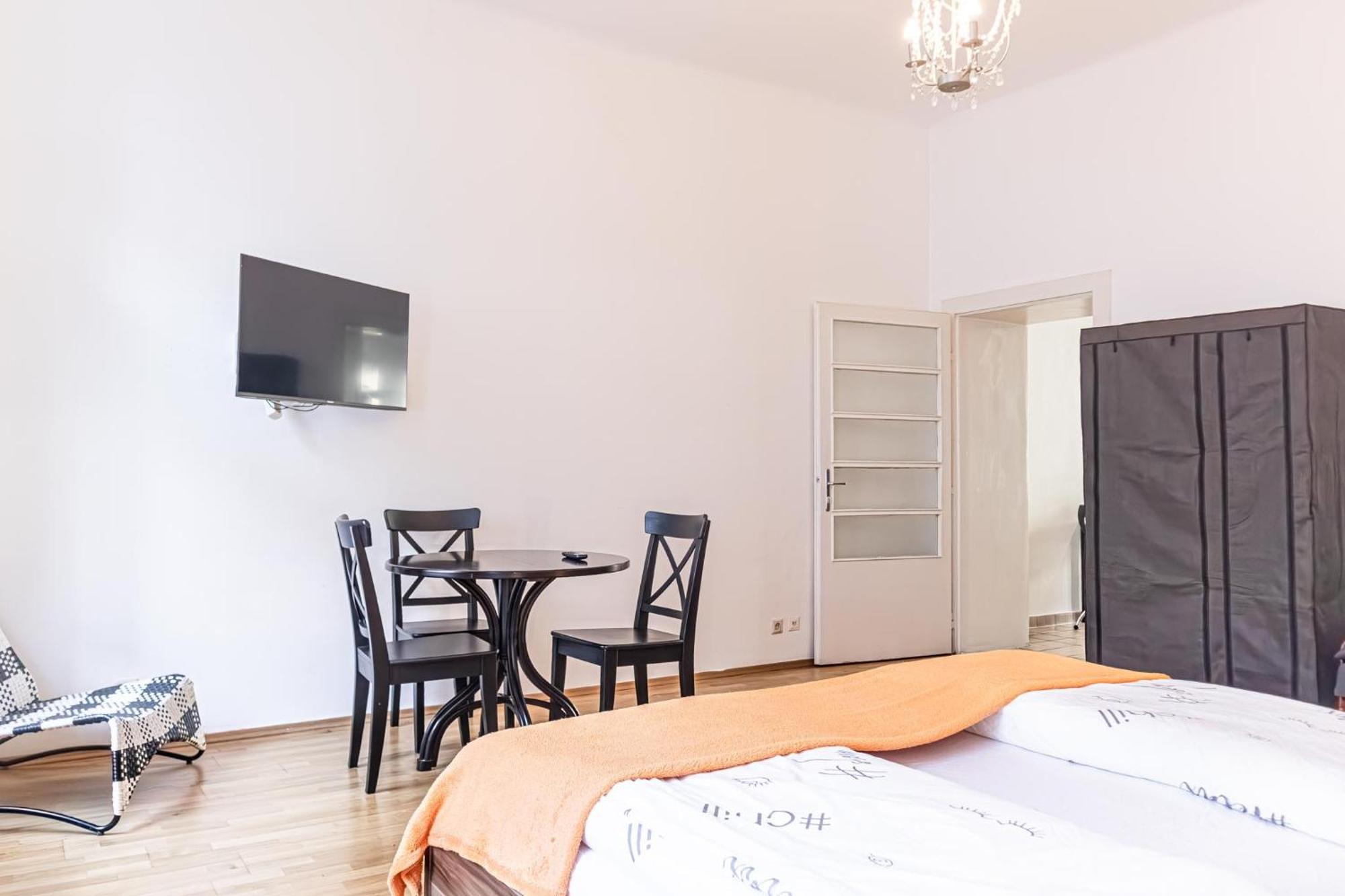 Elegance 2 Bedroom At Vienna's Vibrant Center Wenen