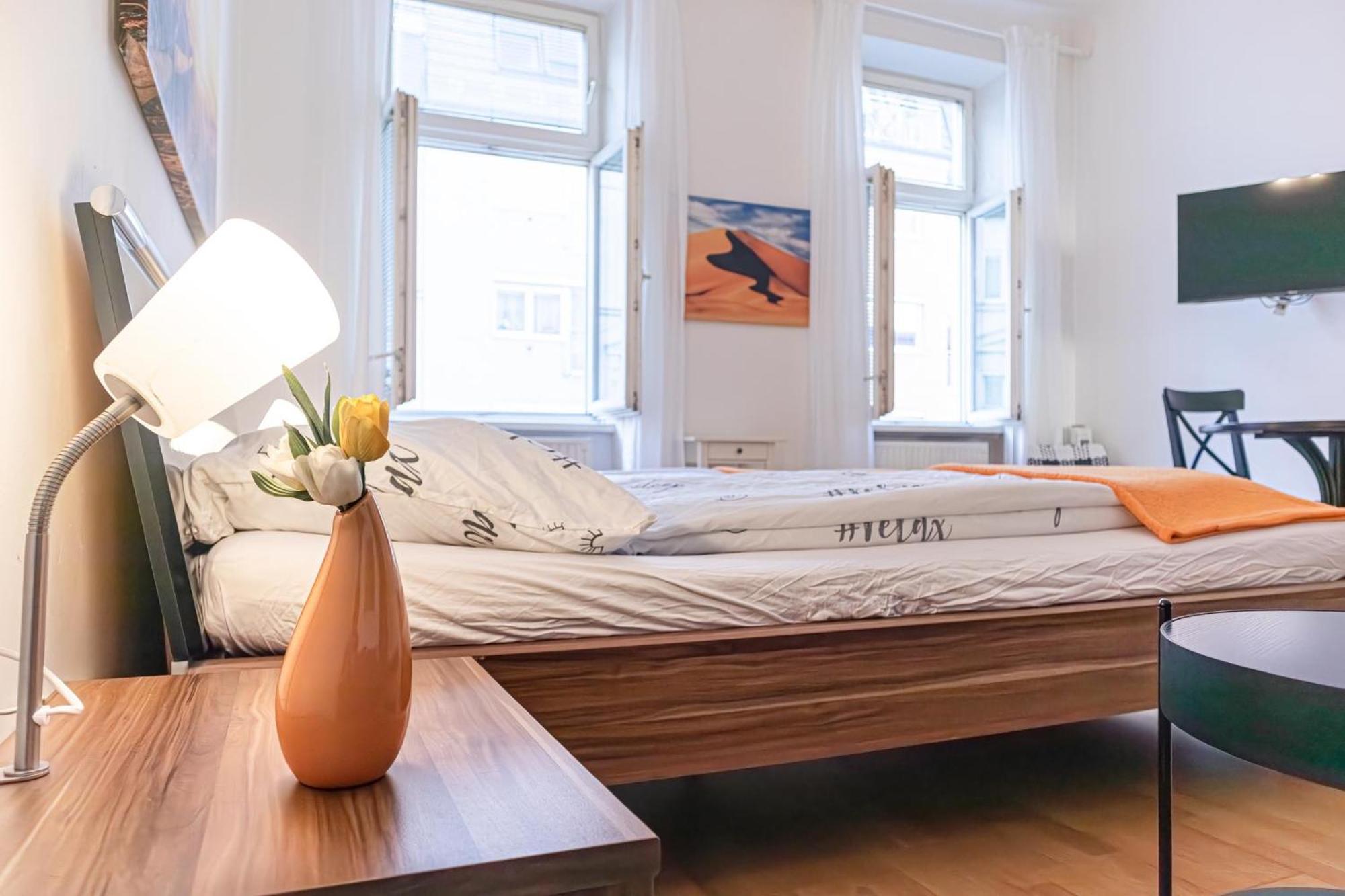 Elegance 2 Bedroom At Vienna's Vibrant Center Wenen